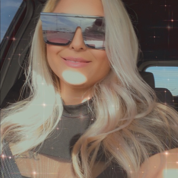 Meet your Posher, Felicia - Picture 1 of 1